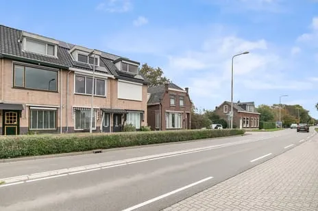 Terraced house for sale: Naaldwijkseweg 324, Bedrijventerrein Teylingen 'S-Gravenzande