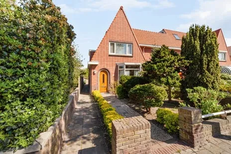 Hoekwoning te koop: Naaldwijkseweg 52, Oudeland 'S-Gravenzande