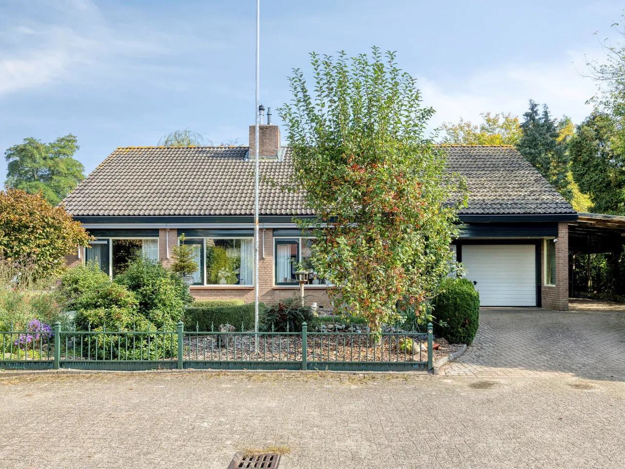 Vrijstaande woning te koop: Nachtegaallaan 6, Dodewaard