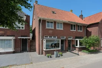 Twee-onder-één-kap te koop: Nachtegaalstraat 3A, Achterlanden en omgeving Almelo