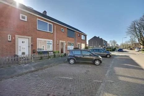 Tussenwoning te koop: Nachtegaalstraat 7, Vogelbuurt Spijkenisse