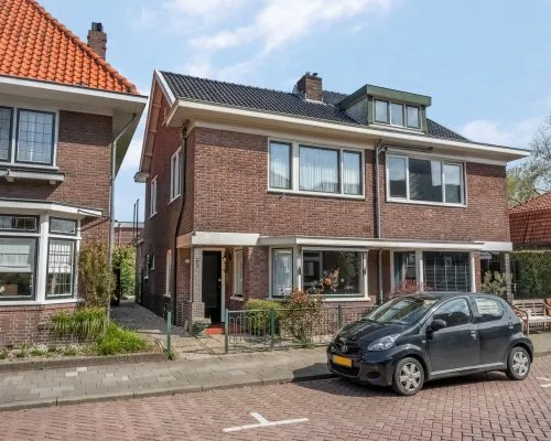 Twee-onder-één-kap te koop: Nairacstraat 27, Centrum Barneveld Barneveld