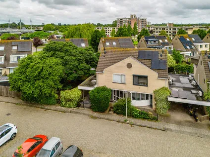 Hoekwoning te koop: Nan Holdert-Zuikerbergstraat 1, Maaswijk-Noordoost Spijkenisse