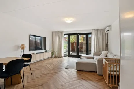 Tussenwoning te koop: Nannie van Wehlstraat 3, Erasmus Veld 'S-Gravenhage
