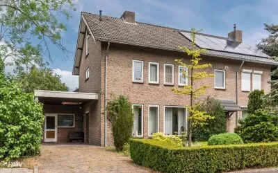 Twee-onder-één-kap te koop: Narcislaan 50, Leende Leende