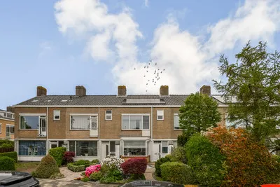 Tussenwoning te koop: Narcissenlaan 21, Bloemenbuurt Sassenheim