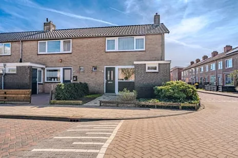 Hoekwoning te koop: Narcissenstraat 1, Magrietpark Sappemeer