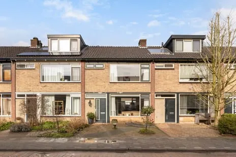 Terraced house for sale: Narcisstraat 10, Bloemen- en Bomenkwartier Woerden