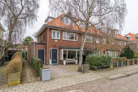Hoekwoning te koop: Narcisstraat 28, Bloemenwijk Voorschoten