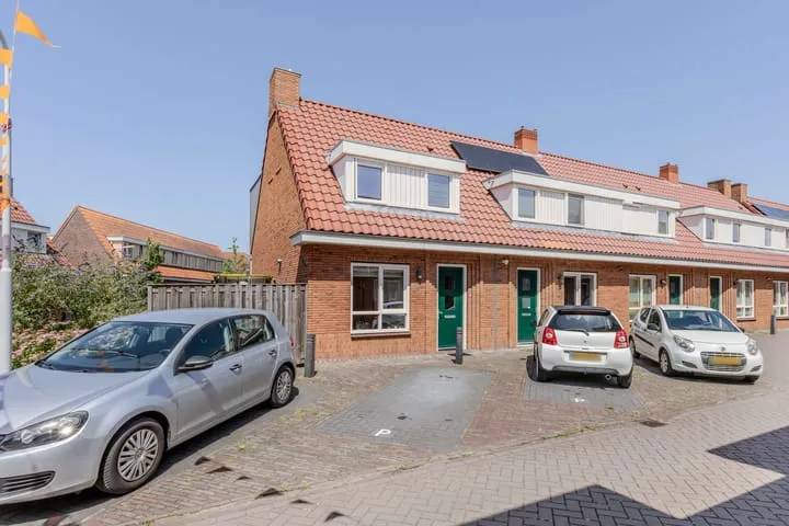 Corner house for sale: Narvastraat 22, Havenbuurt Zaandam