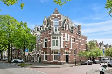 Corner house for sale: Nassau Dillenburgstraat 47, Nassaubuurt 'S-Gravenhage