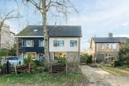 Twee-onder-één-kap te koop: Nassaulaan 16, Bergen (Nh)