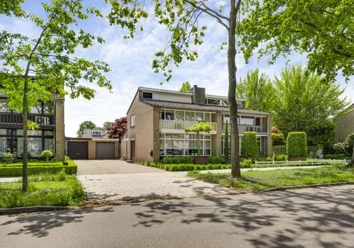 Twee-onder-één-kap te koop: Nassaulaan 40, Moesel Weert