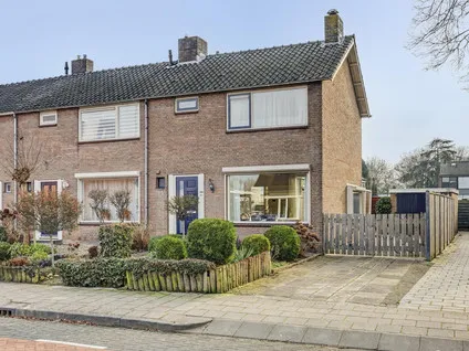 Hoekwoning te koop: Nassaulaan 54, Puttershoek Woonkern Puttershoek