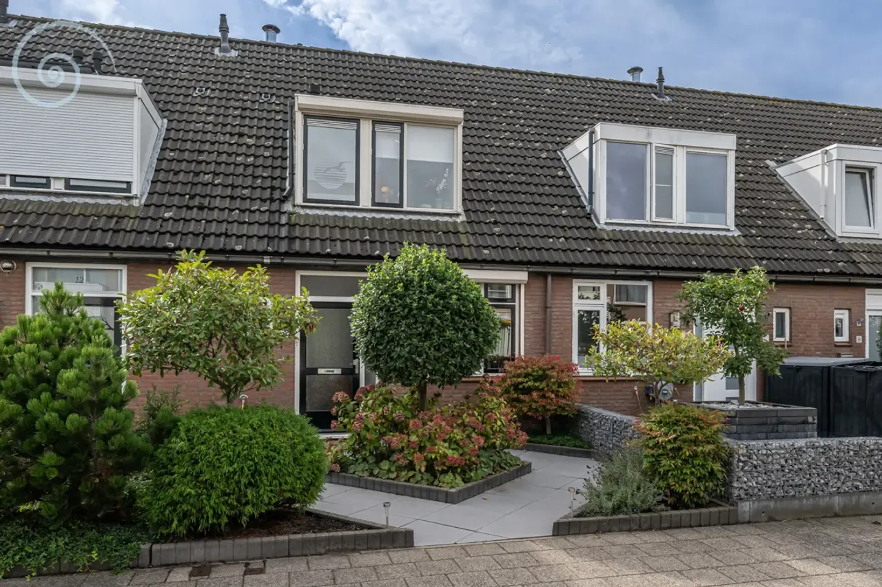 Tussenwoning te koop: Nassaustraat 10, Den Bommel
