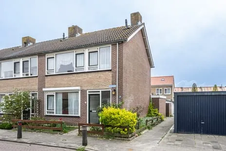 Hoekwoning te koop: Nassaustraat 2, Herkingen woonkern Herkingen