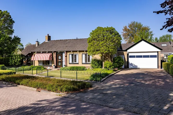 Vrijstaande woning te koop: Nassaustraat 29, St.-Annaparochie Zuidoost St.-Annaparochie