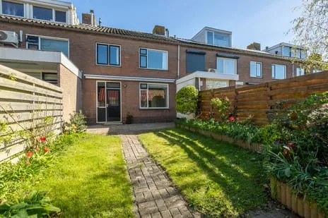 Tussenwoning te koop: Nassaustraat 31, Arkel-Dorp Arkel