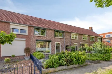 Tussenwoning te koop: Nassaustraat 6, Oud-West Oosterhout (Nb)