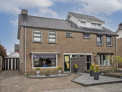 Twee-onder-één-kap te koop: Nassaustraat 79, De Welle Rijssen