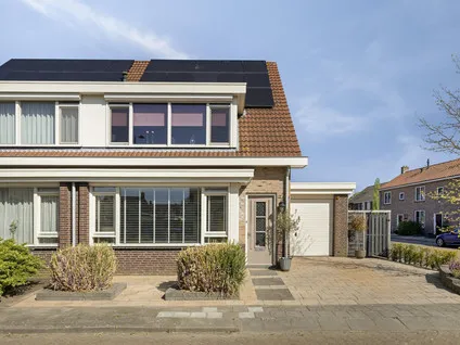 Hoekwoning te koop: Nassaustraat 8, 's-Gravendeel Woonkern 'S-Gravendeel