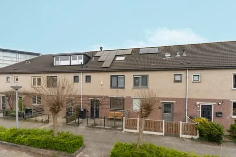 Tussenwoning te koop: Nat King Colestraat 23, Muziekwijk N.-Zuidoost Almere
