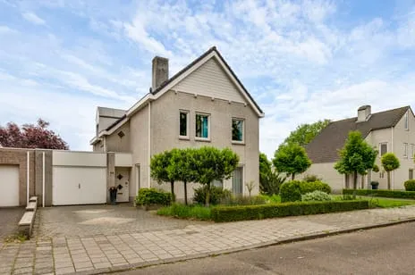 Twee-onder-één-kap te koop: Neerstraat 64, Groenewoud-Noord Weert