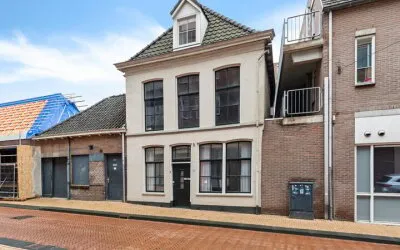 Tussenwoning te koop: Neerwoldstraat 23, Centrum Steenwijk Steenwijk