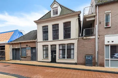 Tussenwoning te koop: Neerwoldstraat 23, Centrum Steenwijk Steenwijk