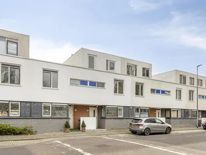 Tussenwoning te koop: Nehrusingel 130, Prinsenland Rotterdam