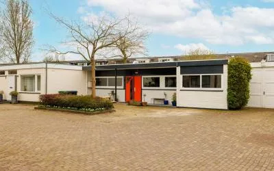 Tussenwoning te koop: Nelly Bodenheimhof 3, Amstelveen