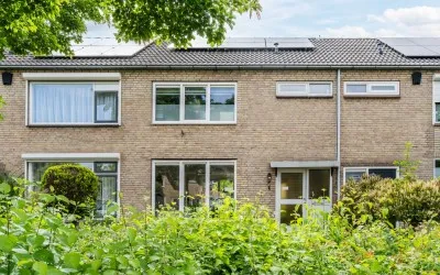 Terraced house for sale: Neptunusstraat 12, De Peulen-Oost Hardinxveld-Giessendam