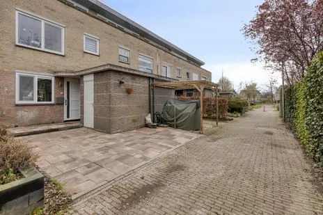 Tussenwoning te koop: Nibbelandlaan 10, Kern Zuidland Zuidland