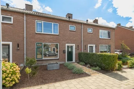 Tussenwoning te koop: Nichtenhofstraat 19, Nieuwaal