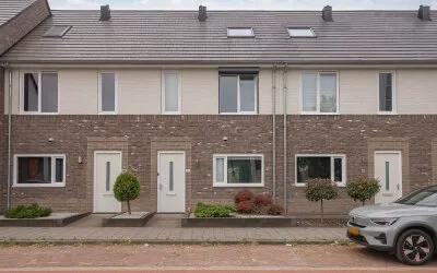 Terraced house for sale: Nicolaas Beetsstraat 12, Dr. Schaepmanplein en omgeving Heerlen