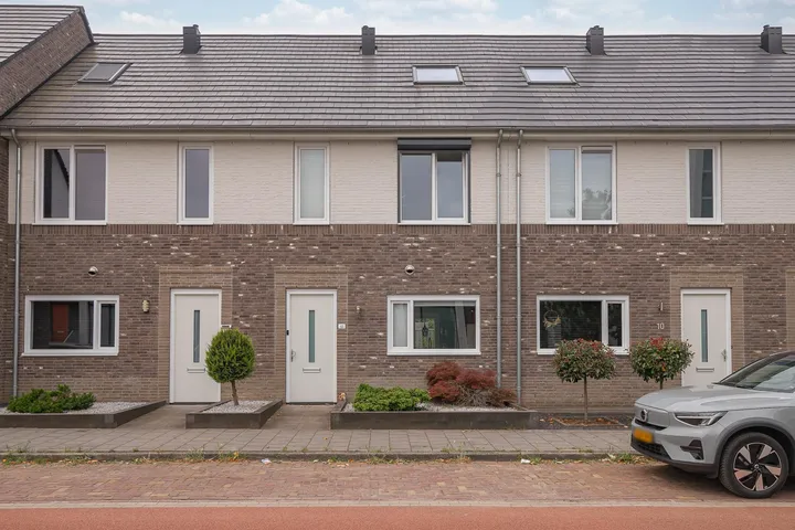 Tussenwoning te koop: Nicolaas Beetsstraat 12, Dr. Schaepmanplein en omgeving Heerlen