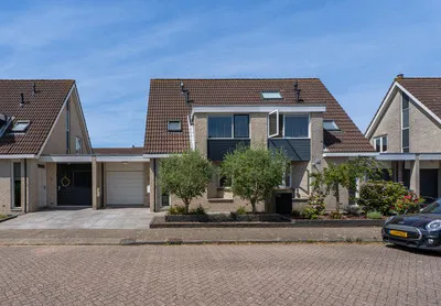 Tussenwoning te koop: Nicolaas Verschoorstraat 5, Kruis Hoeffe Hellevoetsluis