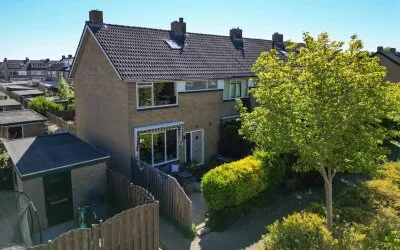 Hoekwoning te koop: Nicolaas Beetsstraat 20, Dichters- en Schrijversbuurt Hellevoetsluis
