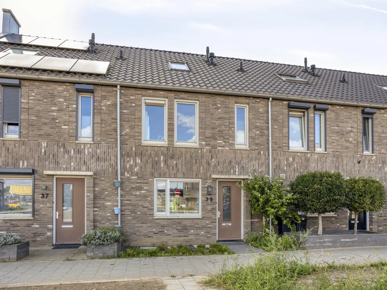 Tussenwoning te koop: Niellerveld 39, Roermond