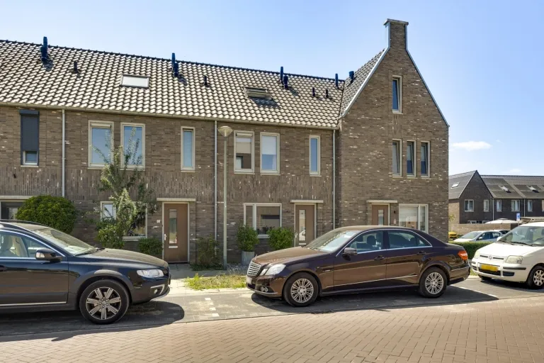 Tussenwoning te koop: Niellerveld 45, Roermond