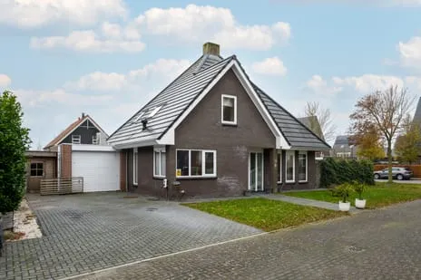 Vrijstaande woning te koop: Nienke van Hichtumweg 97, Skoatterwald Heerenveen