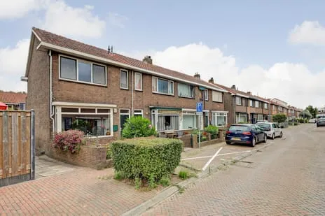 Corner house for sale: Nieuw Engeland 4, Hoogvliet Noord Hoogvliet Rotterdam
