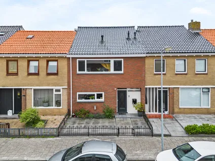 Tussenwoning te koop: Nieuw Guineastraat 15, Urk-Noord Urk