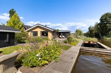 Detached house for sale: Nieuw-Loosdrechtsedijk 217C042, Boomhoek Loosdrecht