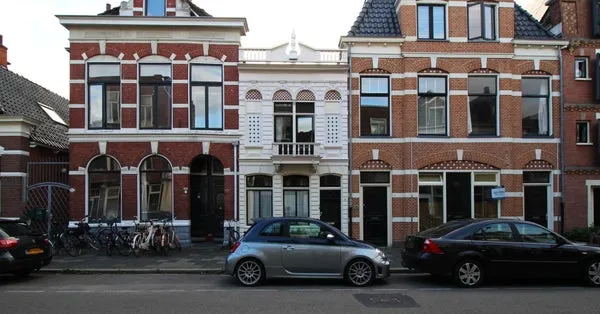 Tussenwoning te huur: Nieuwe Boteringestraat 90, Hortusbuurt-Ebbingekwartier Groningen