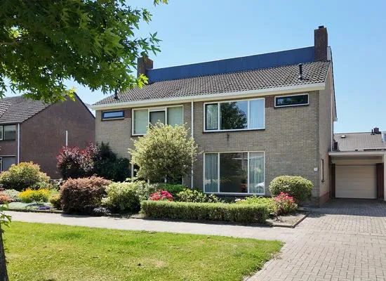 Terraced house for sale: Nieuwe Dorpsweg 19, Fijnaart Fijnaart