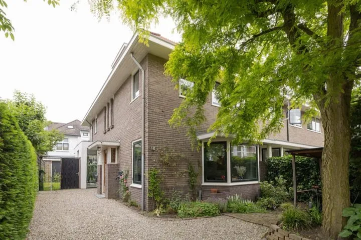 Hoekwoning te huur: Nieuwe Englaan 8B, Raadhuisplein Bussum
