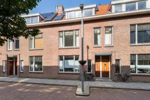 Tussenwoning te koop: Nieuwe Kerkstraat 14, Rotterdam
