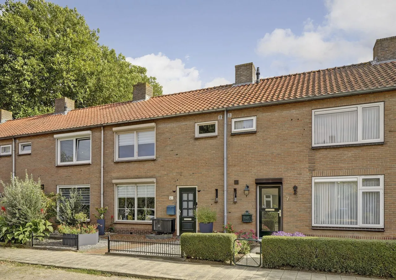 Tussenwoning te koop: Nieuwe Kruisstraat 5, Rossum (Ge)