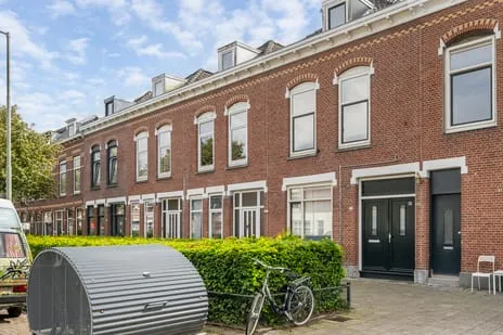 Tussenwoning te koop: Nieuwe Maasstraat 34, Sandersbuurt Schiedam